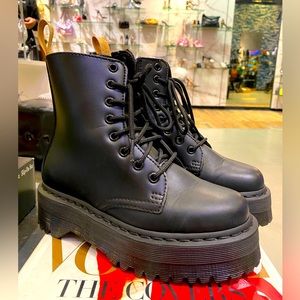 ** Dr. Martens VEGAN JADON II BOOT MONO PLATFORMS ** SIZE W5 **
